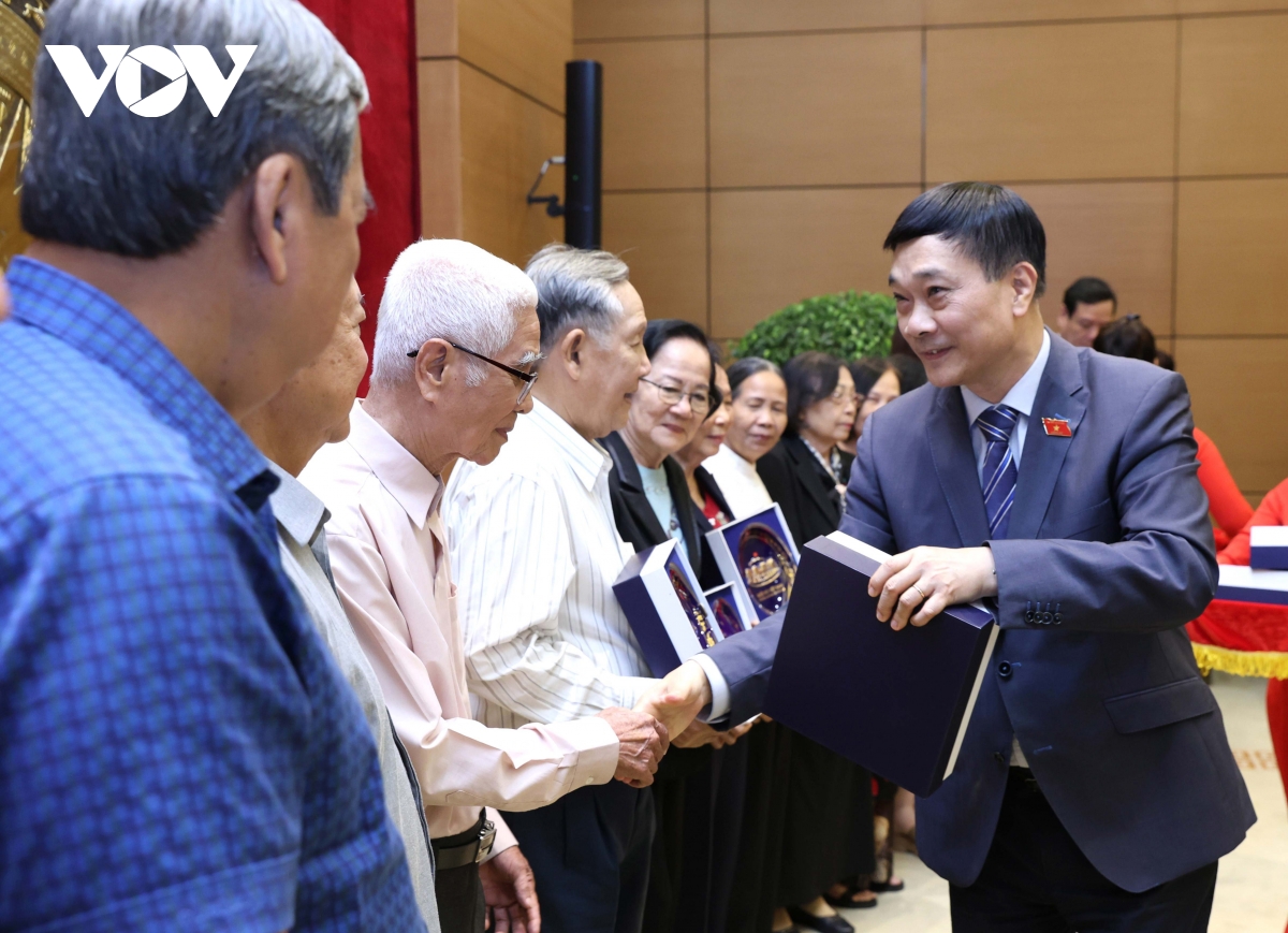 phó chủ tịch quốc hội vũ hồng thanh gặp mặt Đbqh tỉnh bến tre các khóa hình ảnh 2 pho chu tich quoc hoi vu hong thanh gap mat Dbqh tinh ben tre cac khoa hinh anh 2