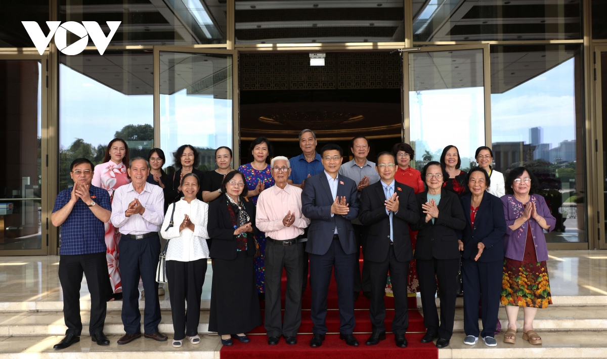 Phó Chủ tịch Quốc hội Vũ Hồng Thanh gặp mặt ĐBQH tỉnh Bến Tre các khóa