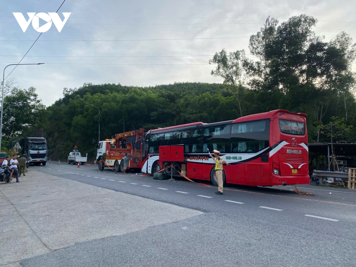 tai nạn trên đường tránh huế khiến 1 người chết, 5 người bị thương hình ảnh 3 tai nan tren duong tranh hue khien 1 nguoi chet, 5 nguoi bi thuong hinh anh 3