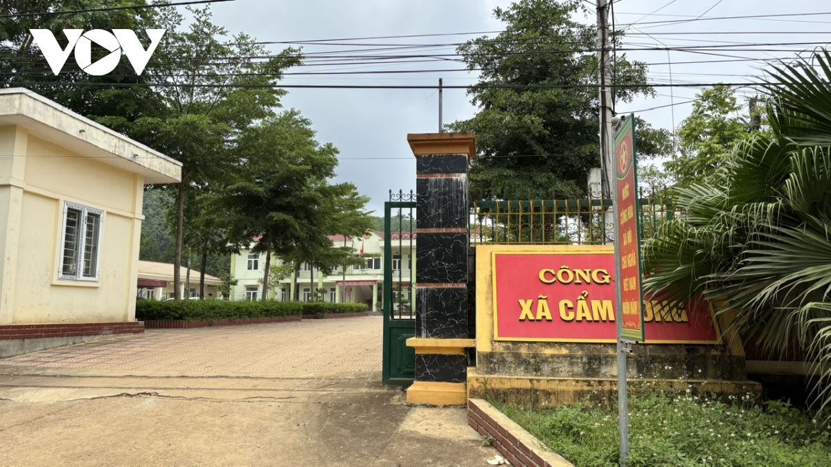 dân tố trại lợn bức tử người sống, xâm lấn nghĩa trang hình ảnh 3 dan to trai lon buc tu nguoi song, xam lan nghia trang hinh anh 3
