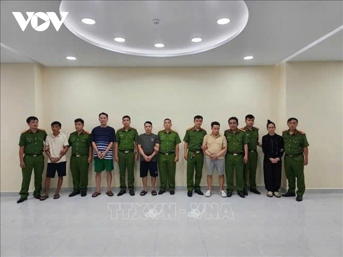 Nóng 24h: Thủ đoạn “phù phép” dầu nhớt giả của nhóm đối tượng tại TP.HCM
