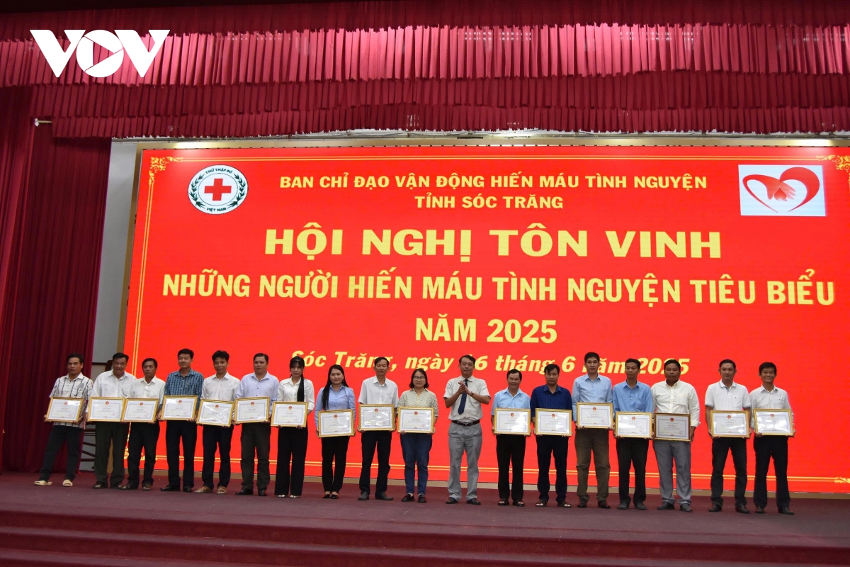 sóc trăng tôn vinh hơn 200 tình nguyện viên hiến máu tiêu biểu hình ảnh 1 soc trang ton vinh hon 200 tinh nguyen vien hien mau tieu bieu hinh anh 1