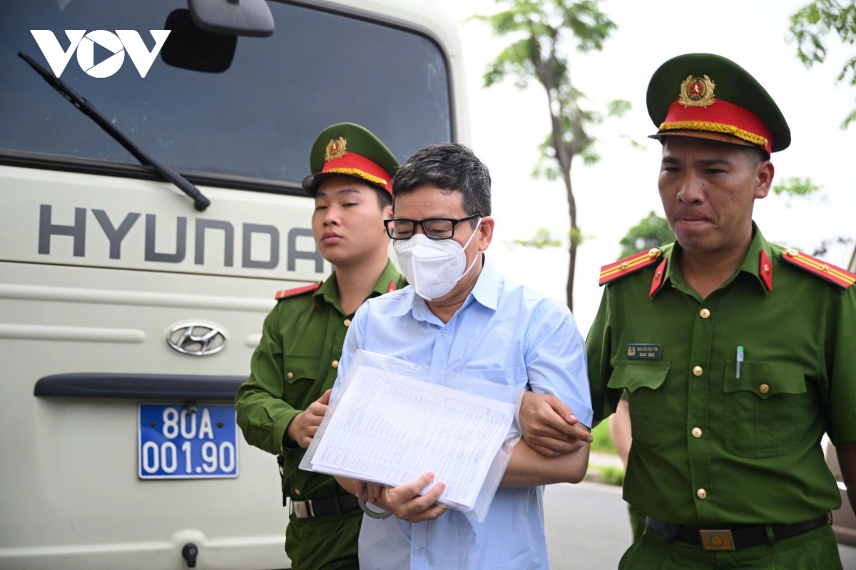 dẫn giải cựu bí thư hoàng thị thuý lan và 40 bị cáo vụ án phúc sơn hầu toà hình ảnh 14 dan giai cuu bi thu hoang thi thuy lan va 40 bi cao vu an phuc son hau toa hinh anh 14