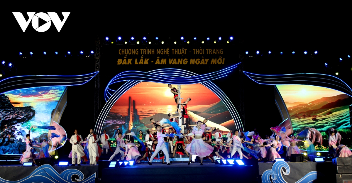 Ấn tượng bản hòa ca rừng và biển tại chương trình “Đắk Lắk - Âm vang ngày mới”