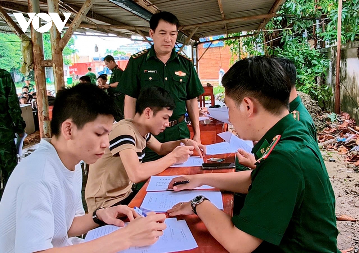 tiếp nhận 45 công dân việt nam cư trú trái phép tại campuchia hình ảnh 2 tiep nhan 45 cong dan viet nam cu tru trai phep tai campuchia hinh anh 2