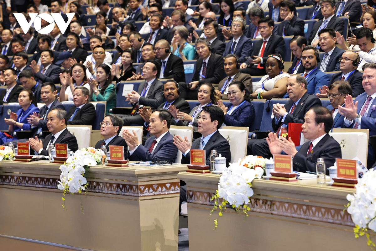 chủ tịch nước lương cường dự hội nghị xúc tiến đầu tư thành phố hải phòng hình ảnh 3 chu tich nuoc luong cuong du hoi nghi xuc tien dau tu thanh pho hai phong hinh anh 3