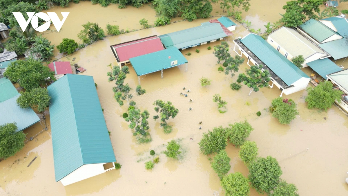 Nghệ An vẫn còn 30 xã bị cô lập do mưa lũ