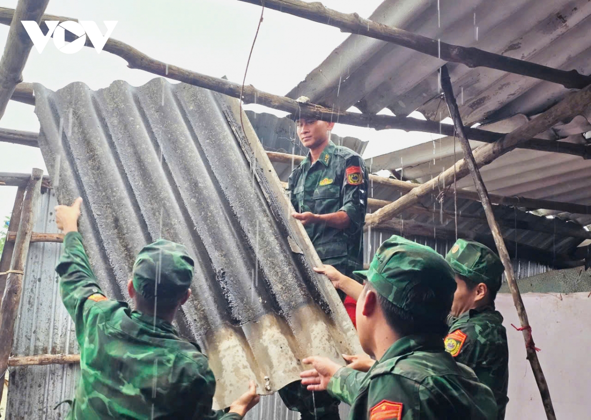 dông lốc làm thiệt hại nhà dân ở Đất mũi hình ảnh 2 dong loc lam thiet hai nha dan o Dat mui hinh anh 2