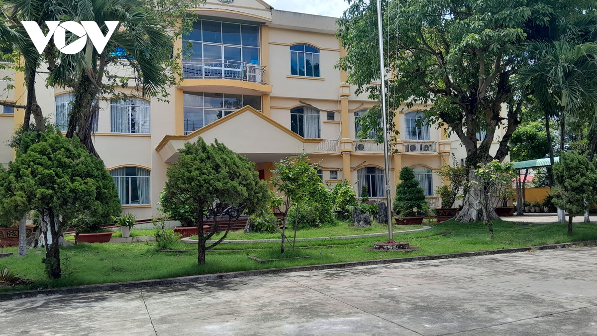nhiều trụ sở cơ quan của tỉnh bình phước cũ đang bỏ trống, cửa đóng then cài hình ảnh 3 nhieu tru so co quan cua tinh binh phuoc cu dang bo trong, cua dong then cai hinh anh 3