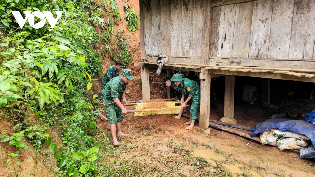 kip thoi giup dan khac phuc hau qua mua lu tai tinh mien nui bien gioi son la hinh anh 3