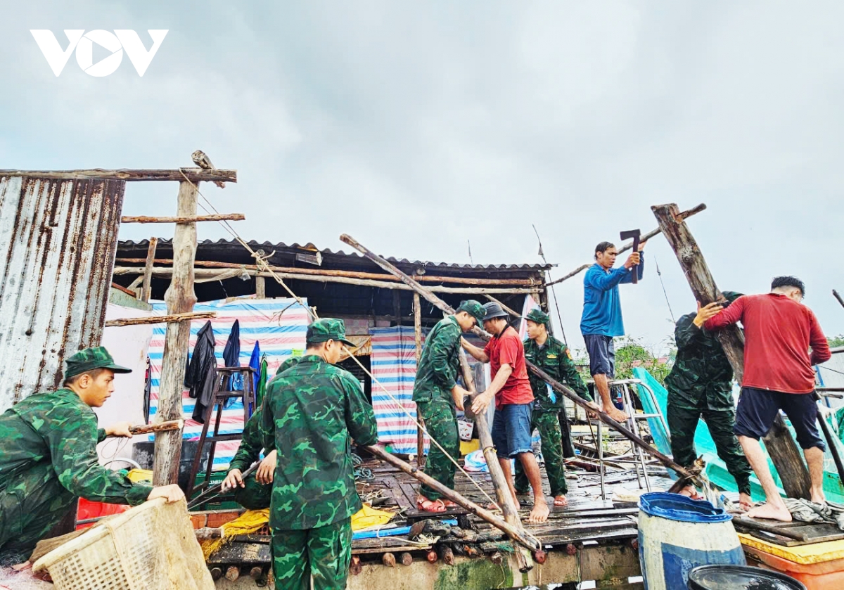dông lốc làm thiệt hại nhà dân ở Đất mũi hình ảnh 1 dong loc lam thiet hai nha dan o Dat mui hinh anh 1