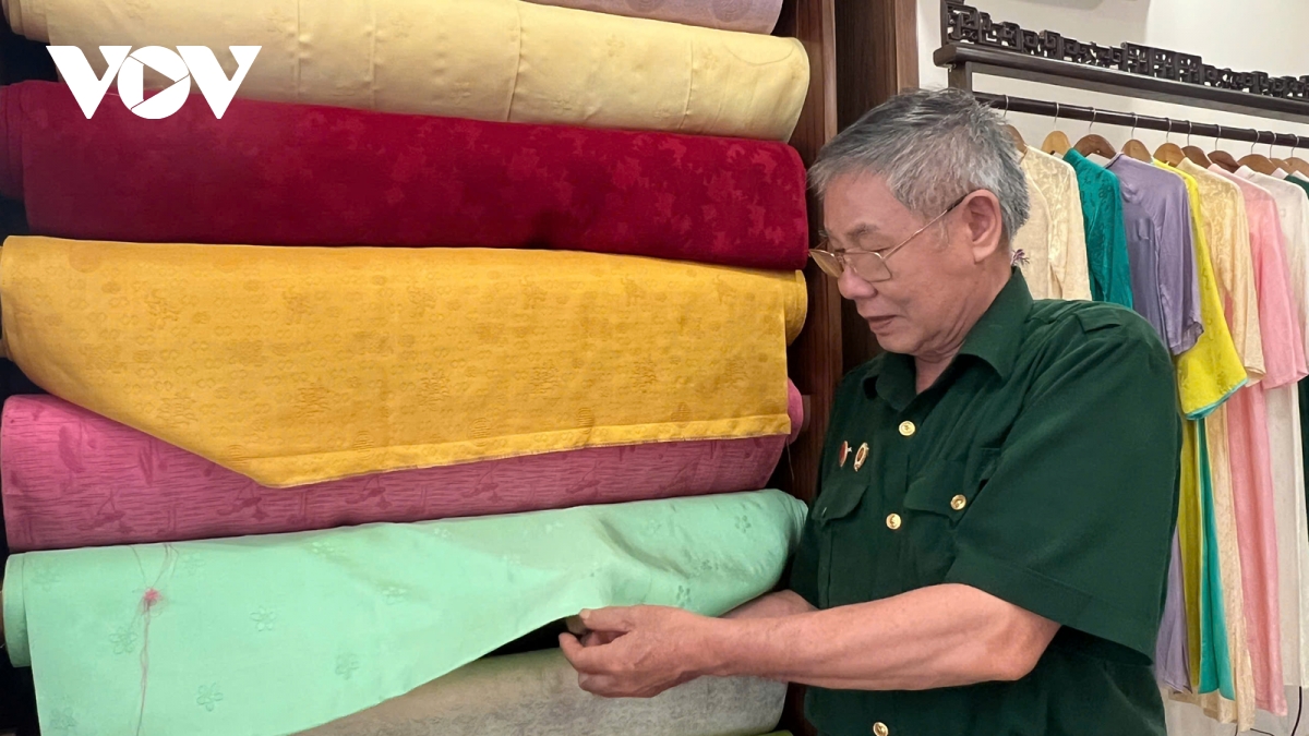 người cựu chiến binh giữ hồn lụa, tiếp lửa làng nghề hình ảnh 4 nguoi cuu chien binh giu hon lua, tiep lua lang nghe hinh anh 4