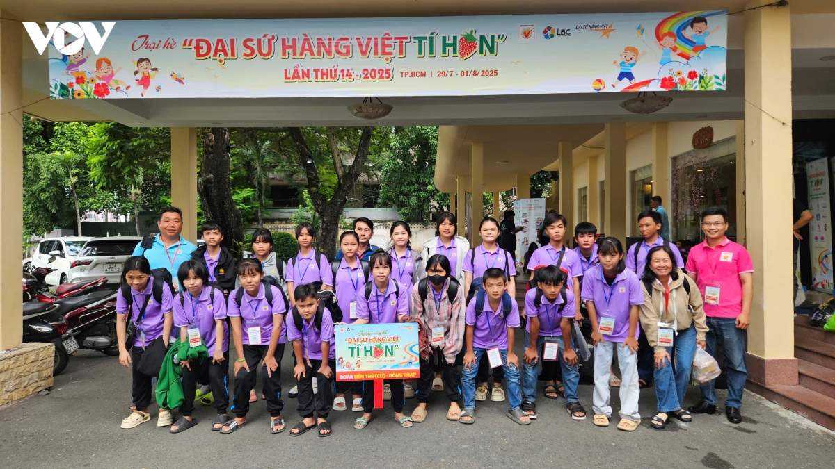 100 hoc sinh kho khan tham gia trai he lan toa yeu thuong, thap sang khat vong hinh anh 1