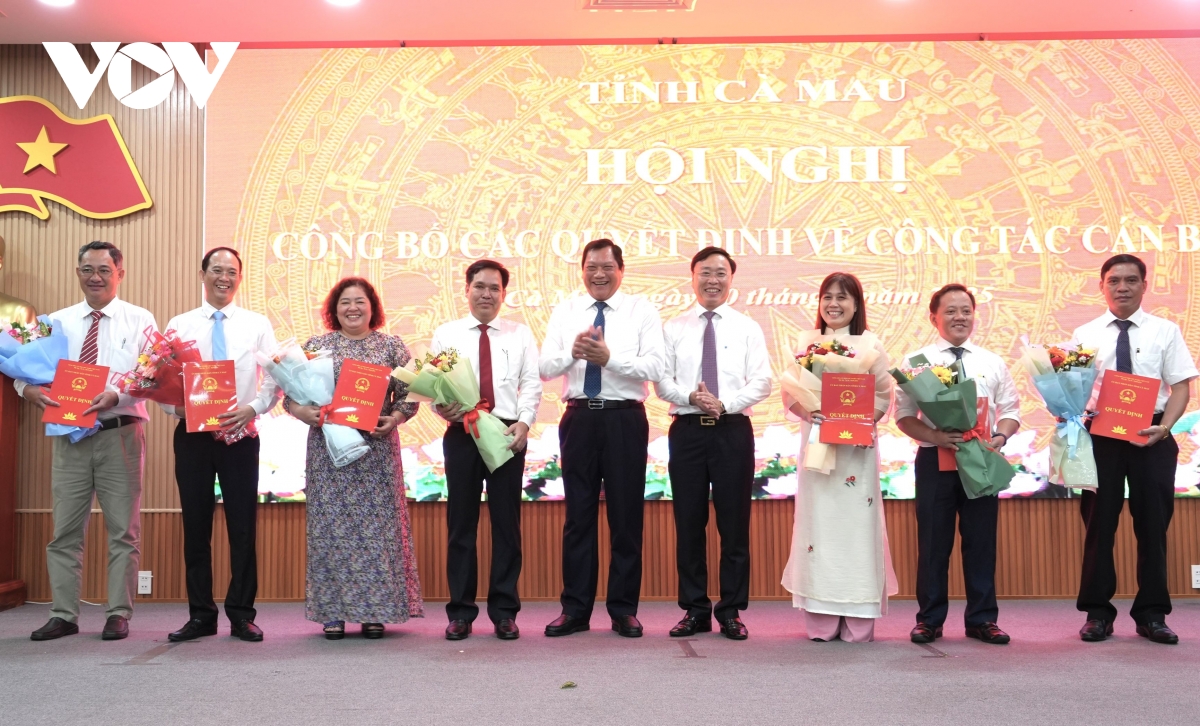 UBND tỉnh Cà Mau công bố các quyết định nhân sự