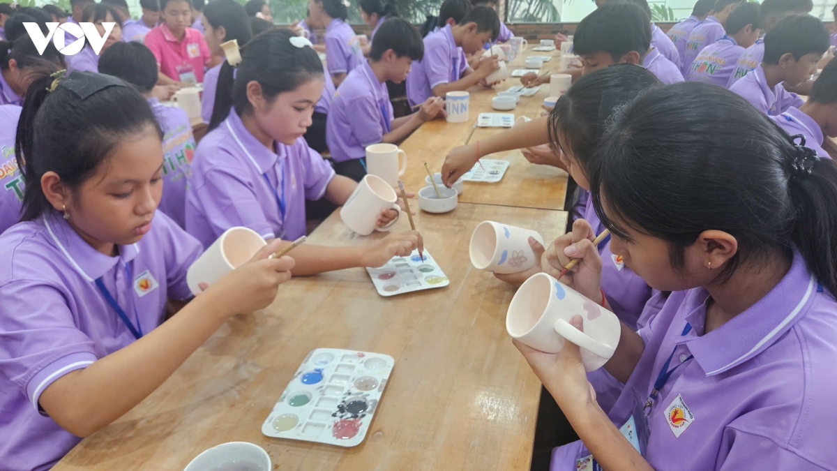 100 hoc sinh kho khan tham gia trai he lan toa yeu thuong, thap sang khat vong hinh anh 2
