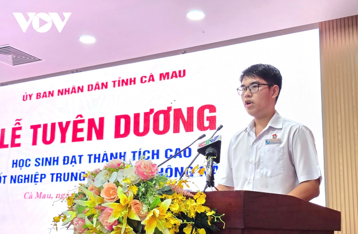 tuyen duong hai thu khoa va hoc sinh dat diem 10 mon su o ca mau hinh anh 3