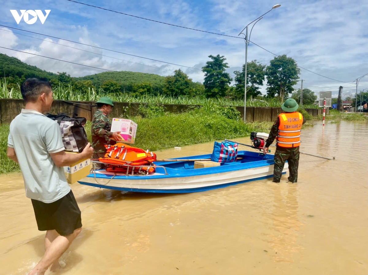 nghe an huy dong hang nghin can bo, chien si ho tro nguoi dan vung lu hinh anh 1
