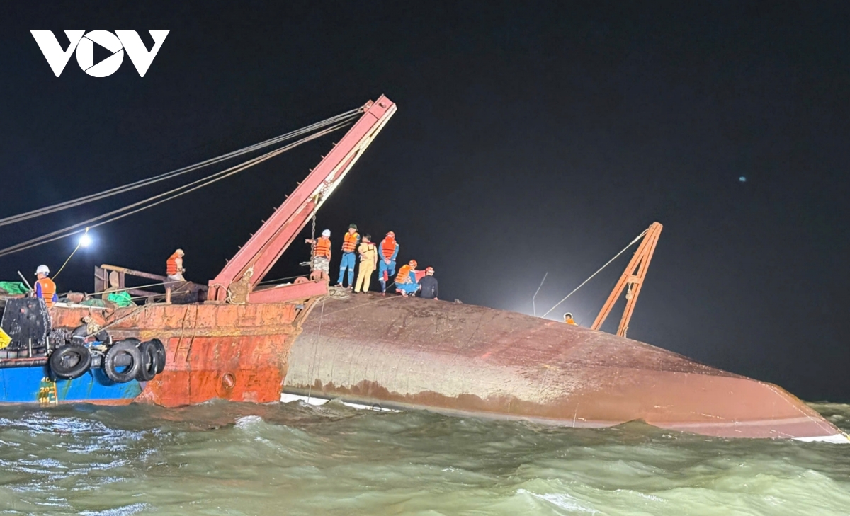 cập nhật diễn biến mưa dông xảy ra trên vịnh hạ long hình ảnh 2 cap nhat dien bien mua dong xay ra tren vinh ha long hinh anh 2