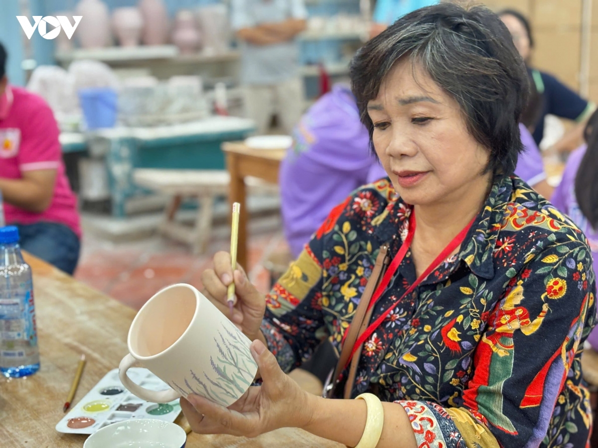 100 hoc sinh kho khan tham gia trai he lan toa yeu thuong, thap sang khat vong hinh anh 3