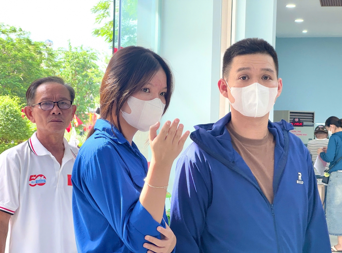 tuổi trẻ hỗ trợ người dân thực hiện dịch vụ hành chính công hình ảnh 7 tuoi tre ho tro nguoi dan thuc hien dich vu hanh chinh cong hinh anh 7
