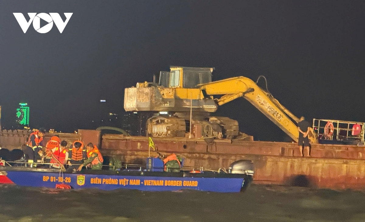 phó thủ tướng trần hồng hà trực tiếp chỉ đạo cứu nạn vụ lật tàu, đã tìm thấy 29 thi thể hình ảnh 7 pho thu tuong tran hong ha truc tiep chi dao cuu nan vu lat tau, da tim thay 29 thi the hinh anh 7