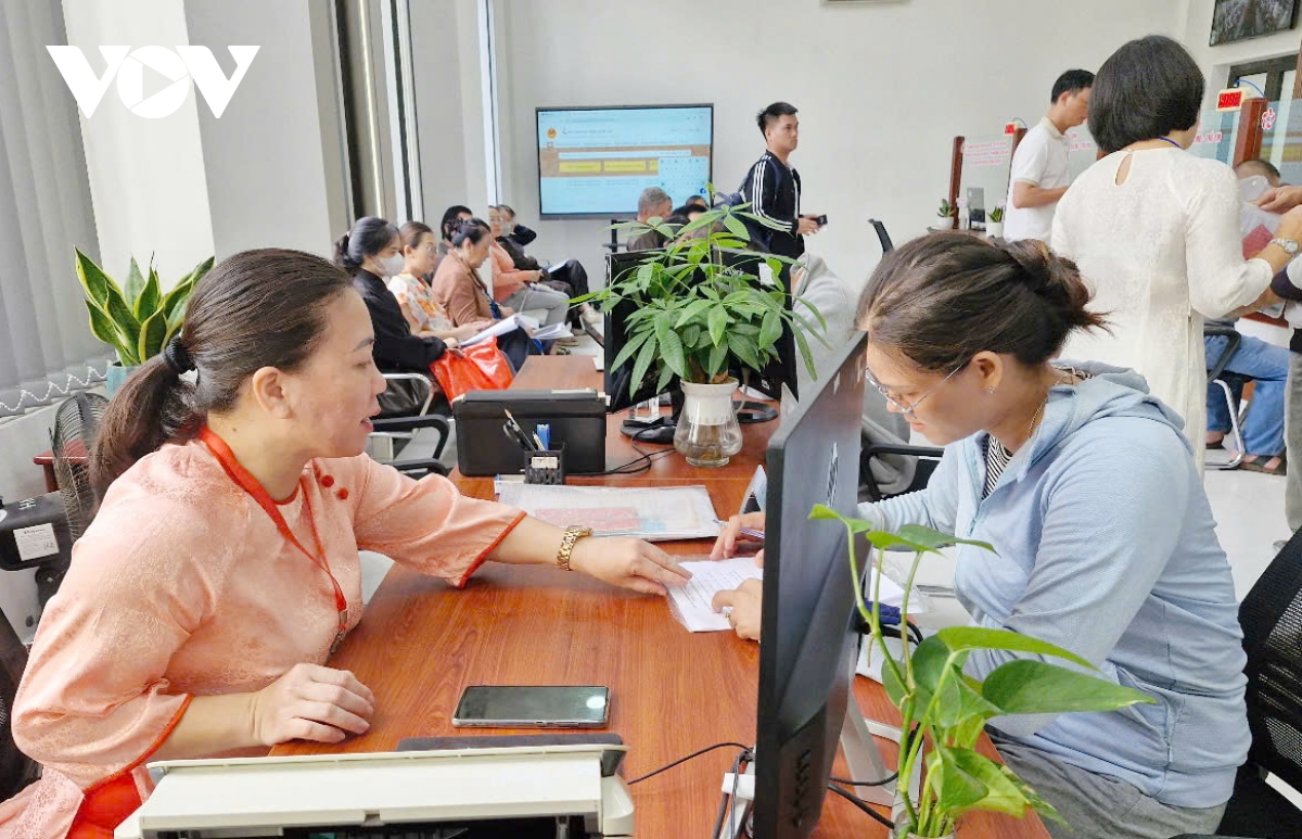 tuổi trẻ hỗ trợ người dân thực hiện dịch vụ hành chính công hình ảnh 8 tuoi tre ho tro nguoi dan thuc hien dich vu hanh chinh cong hinh anh 8