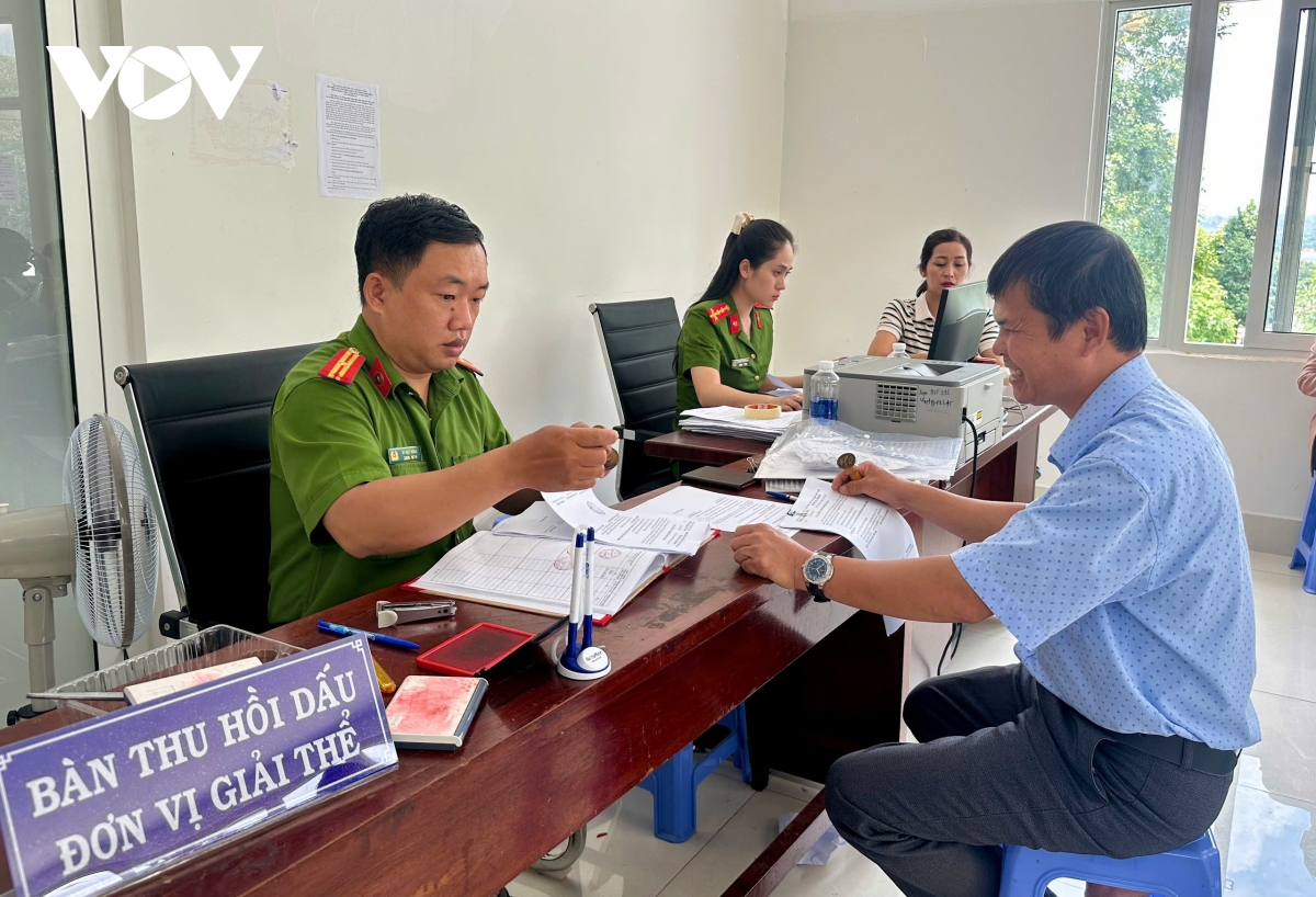 Công an Đắk Lắk khẩn trương thực hiện cấp đổi con dấu sau sáp nhập