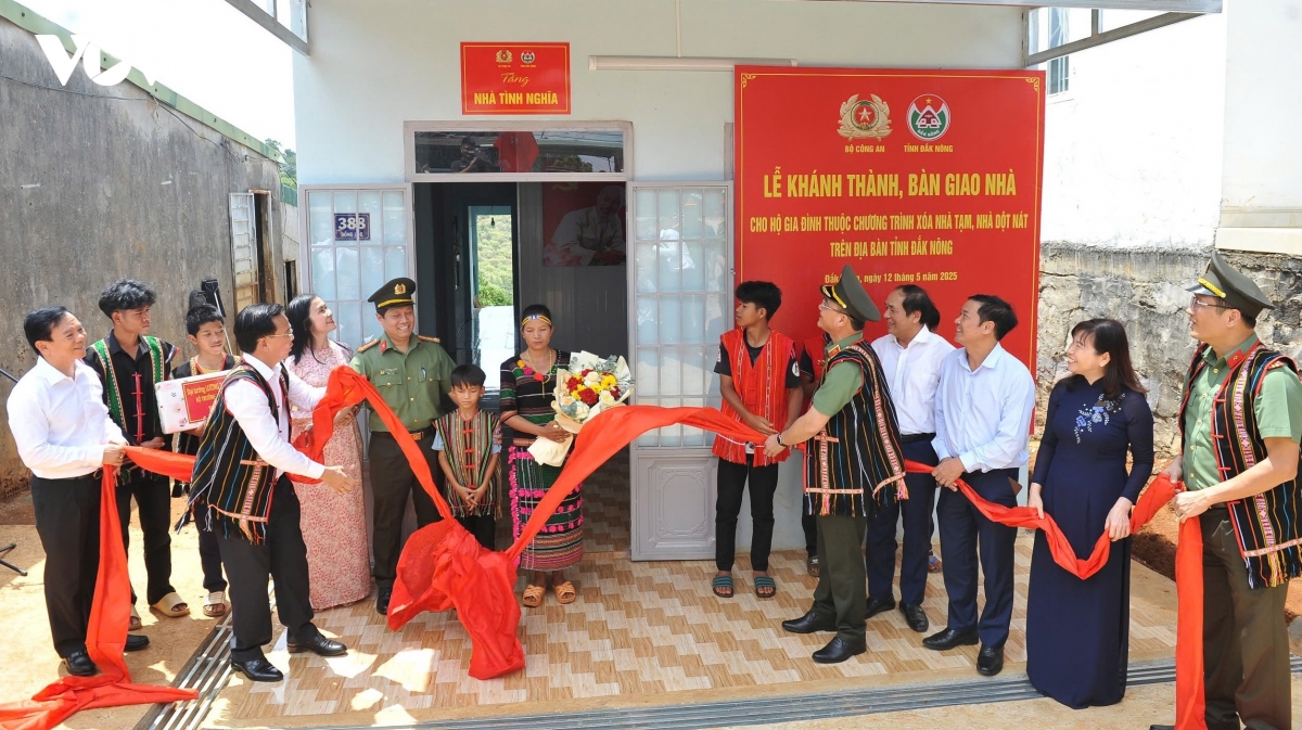 Diem tua ket doan cho buon lang vuon toi tuong lai hinh anh 1
