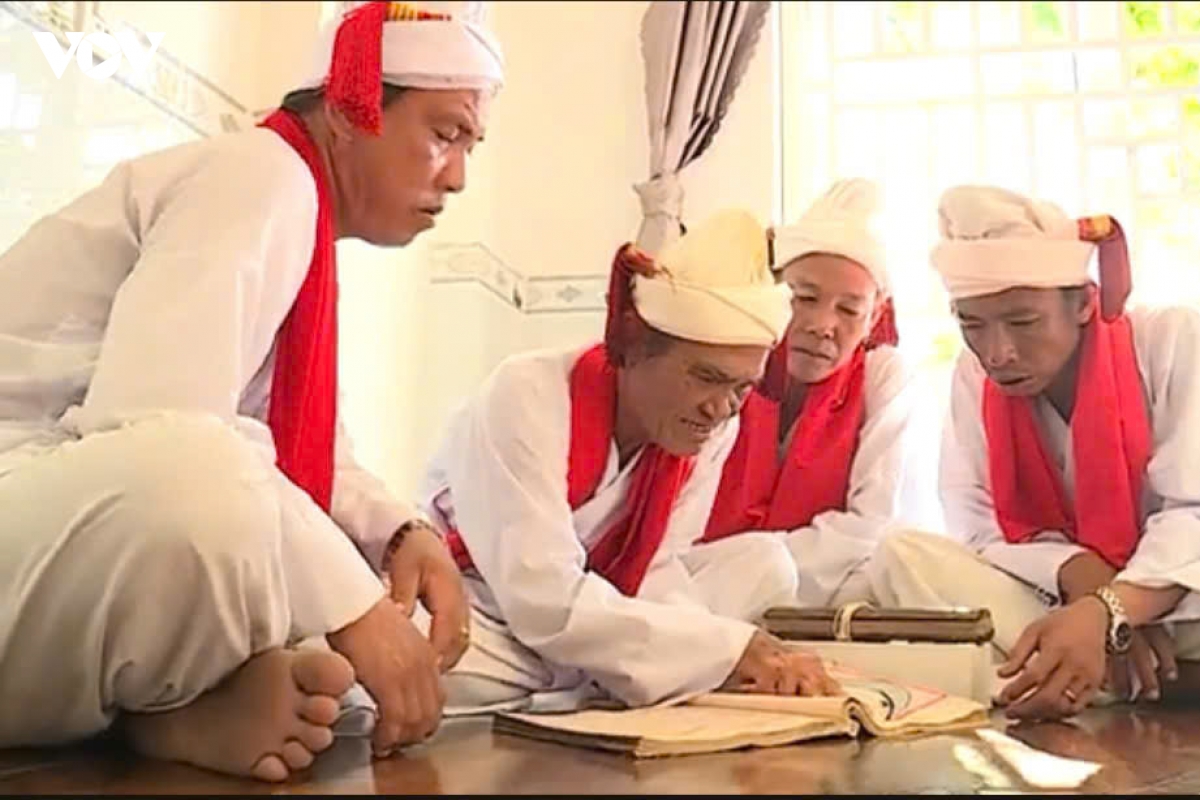 bao ton van hoa truyen thong cua nguoi cham thong qua cac nghe nhan hinh anh 1