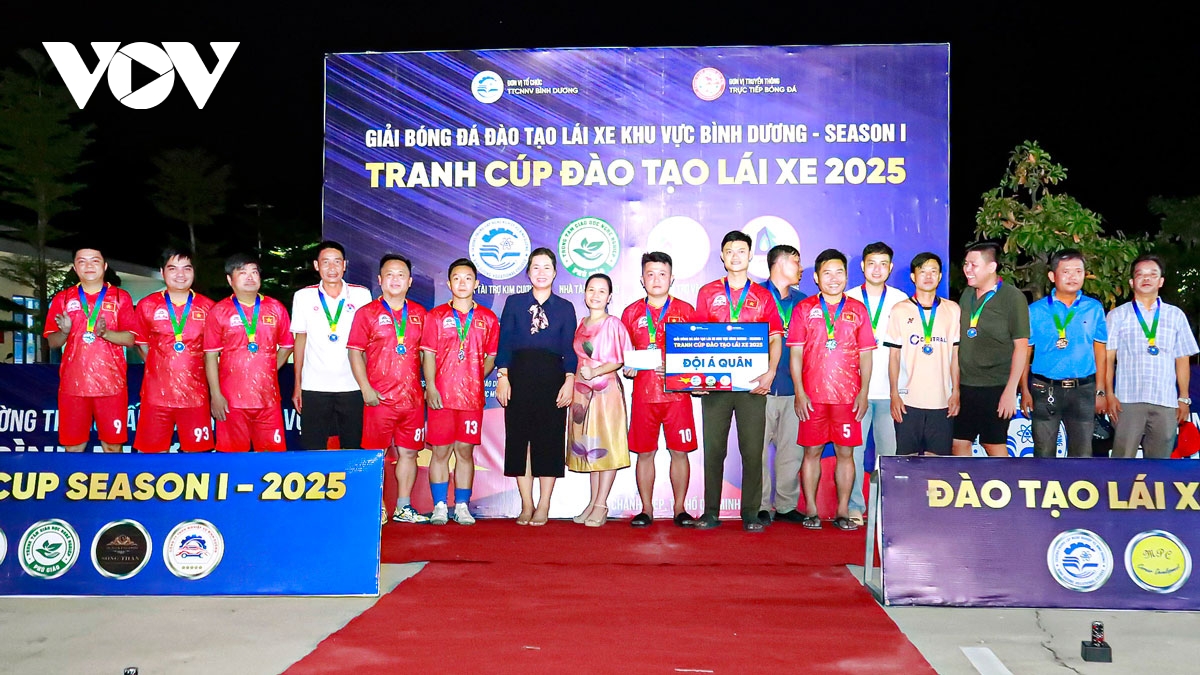 giải bóng đá đào tạo lái xe tp.hcm khép lại với những màn lội ngược dòng ngoạn mục hình ảnh 4 giai bong da dao tao lai xe tp.hcm khep lai voi nhung man loi nguoc dong ngoan muc hinh anh 4