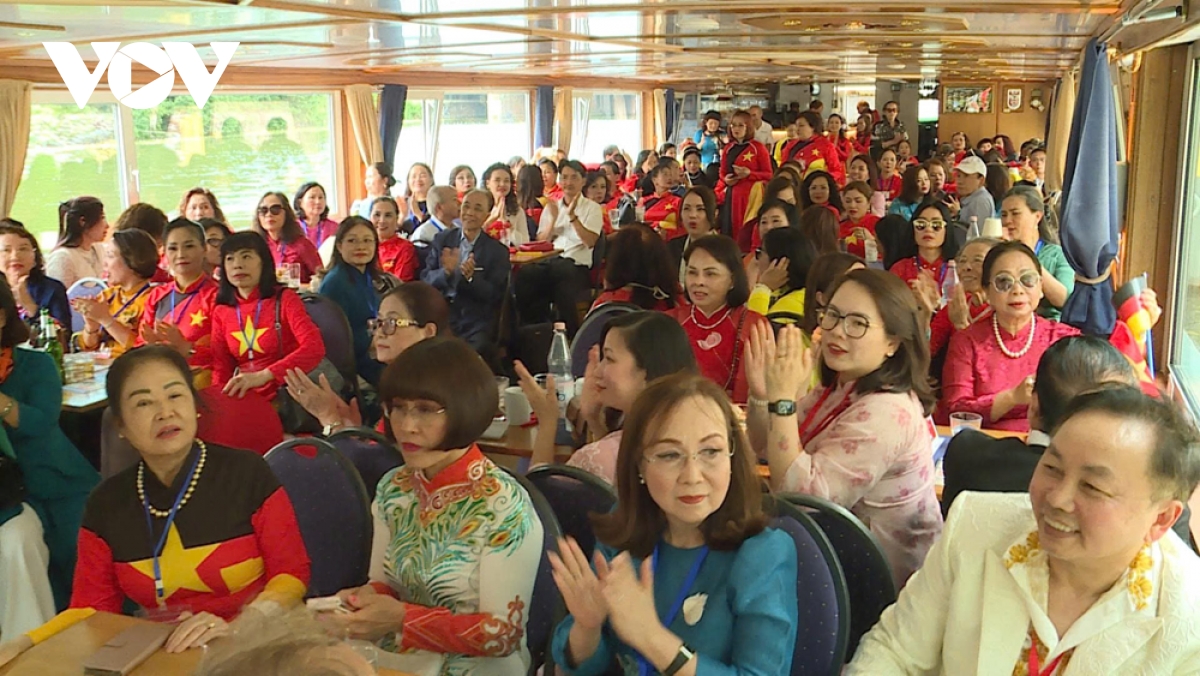gắn kết và phát huy sức mạnh của phụ nữ việt nam tại Đức hình ảnh 1 gan ket va phat huy suc manh cua phu nu viet nam tai Duc hinh anh 1
