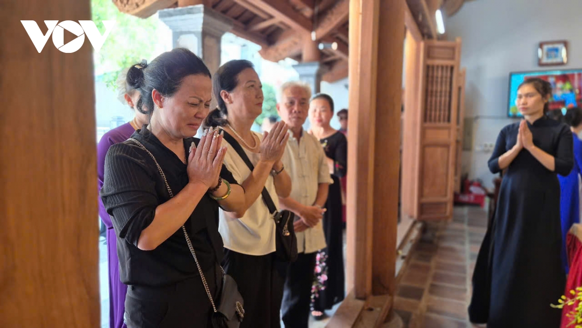 xúc động lời hứa của người dân trong ngày giỗ đầu cố tổng bí thư nguyễn phú trọng hình ảnh 1 xuc dong loi hua cua nguoi dan trong ngay gio dau co tong bi thu nguyen phu trong hinh anh 1