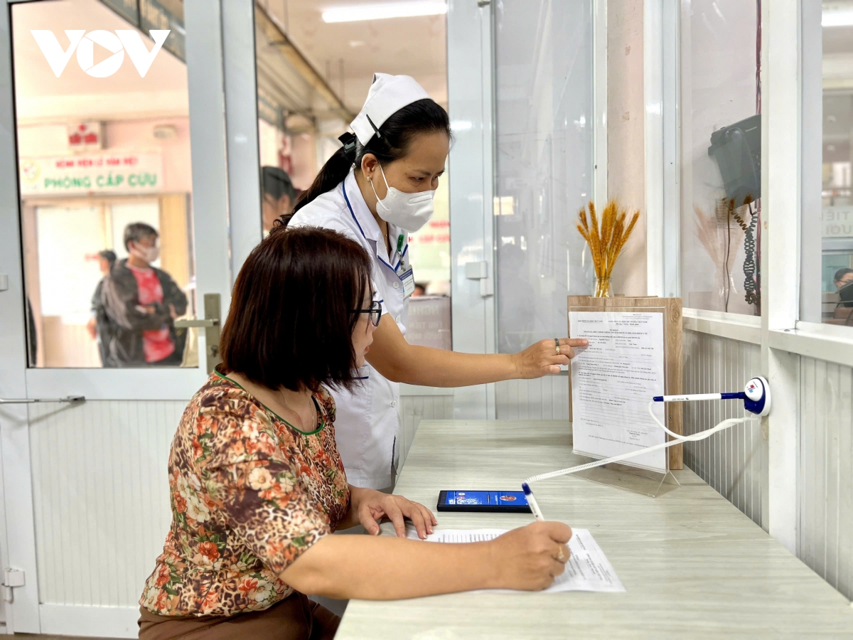 chính sách bhyt mới bệnh viện chủ động thích ứng, người dân hưởng lợi hình ảnh 1 chinh sach bhyt moi benh vien chu dong thich ung, nguoi dan huong loi hinh anh 1