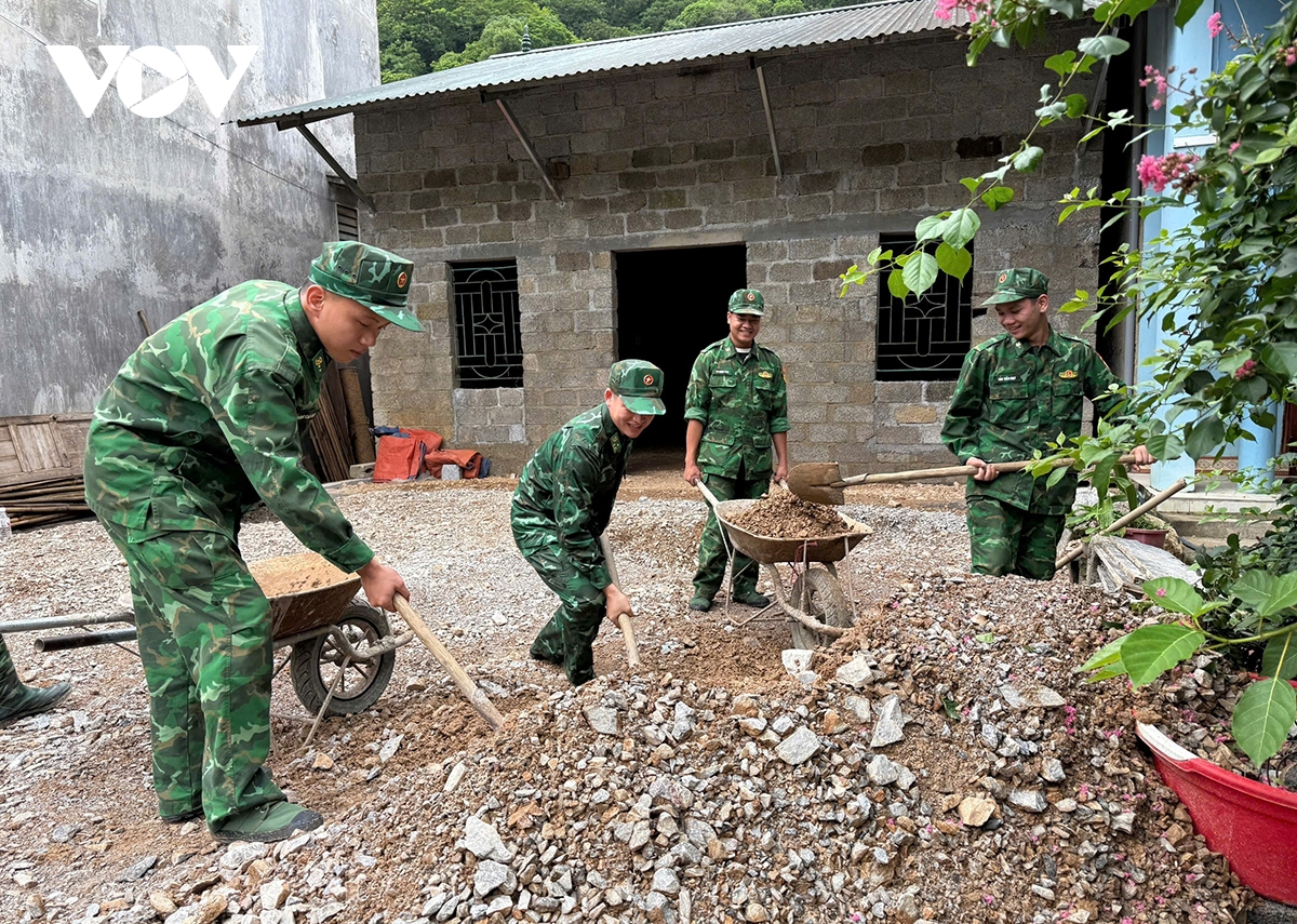 bộ đội biên phòng cao bằng góp sức dựng nhà, xây thế trận lòng dân nơi biên giới hình ảnh 1 bo doi bien phong cao bang gop suc dung nha, xay the tran long dan noi bien gioi hinh anh 1