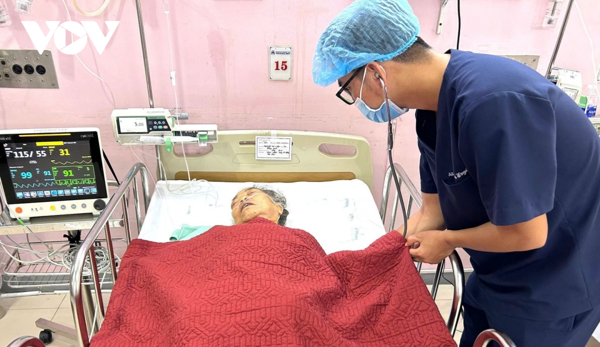 19 nguoi nhap vien nghi ngo doc thuc pham sau dam gio hinh anh 2