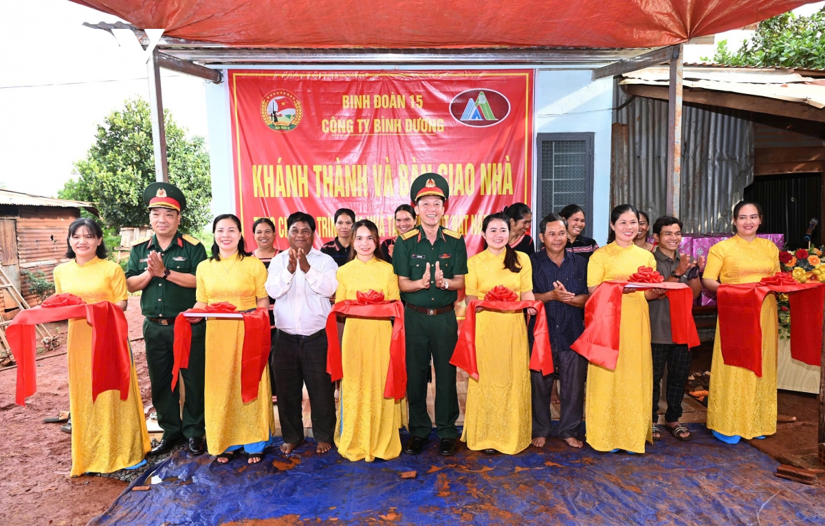 dấu ấn bộ đội cụ hồ trong hành trình xóa nhà tạm ở biên giới gia lai hình ảnh 2 dau an bo doi cu ho trong hanh trinh xoa nha tam o bien gioi gia lai hinh anh 2
