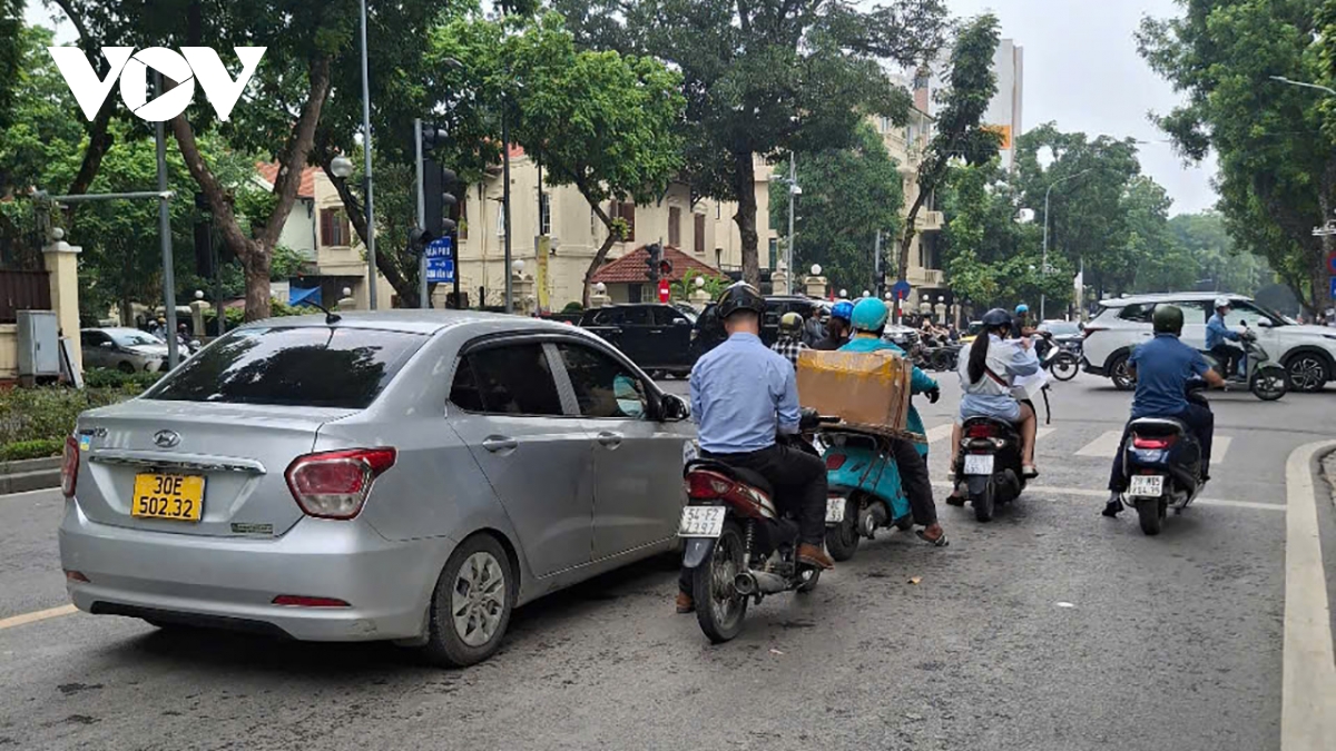 hà nội cấm xe máy chạy xăng, làm gì để không ảnh hưởng đến đời sống người dân hình ảnh 1 ha noi cam xe may chay xang, lam gi de khong anh huong den doi song nguoi dan hinh anh 1
