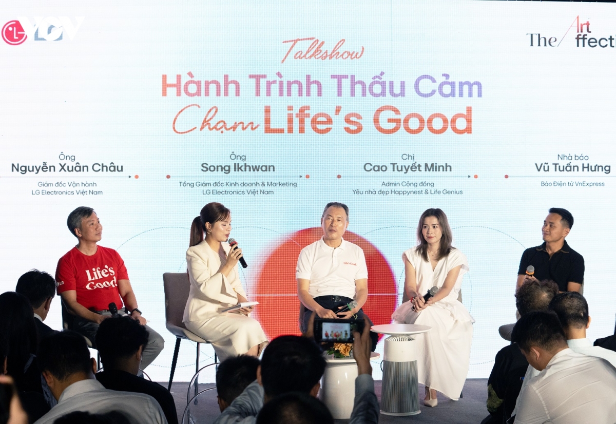 lg khai mac trien lam ky niem 30 nam dong hanh cung nguoi viet hinh anh 1