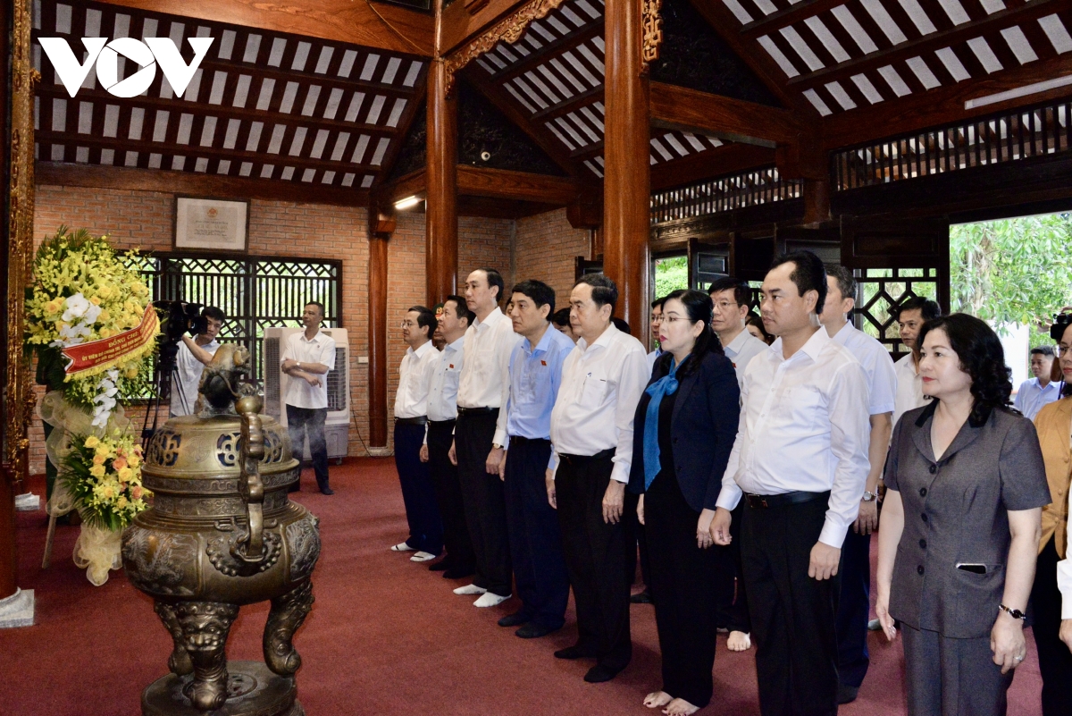 chủ tịch quốc hội thăm, tặng quà cho thương bệnh binh tại tỉnh thái nguyên hình ảnh 5 chu tich quoc hoi tham, tang qua cho thuong benh binh tai tinh thai nguyen hinh anh 5