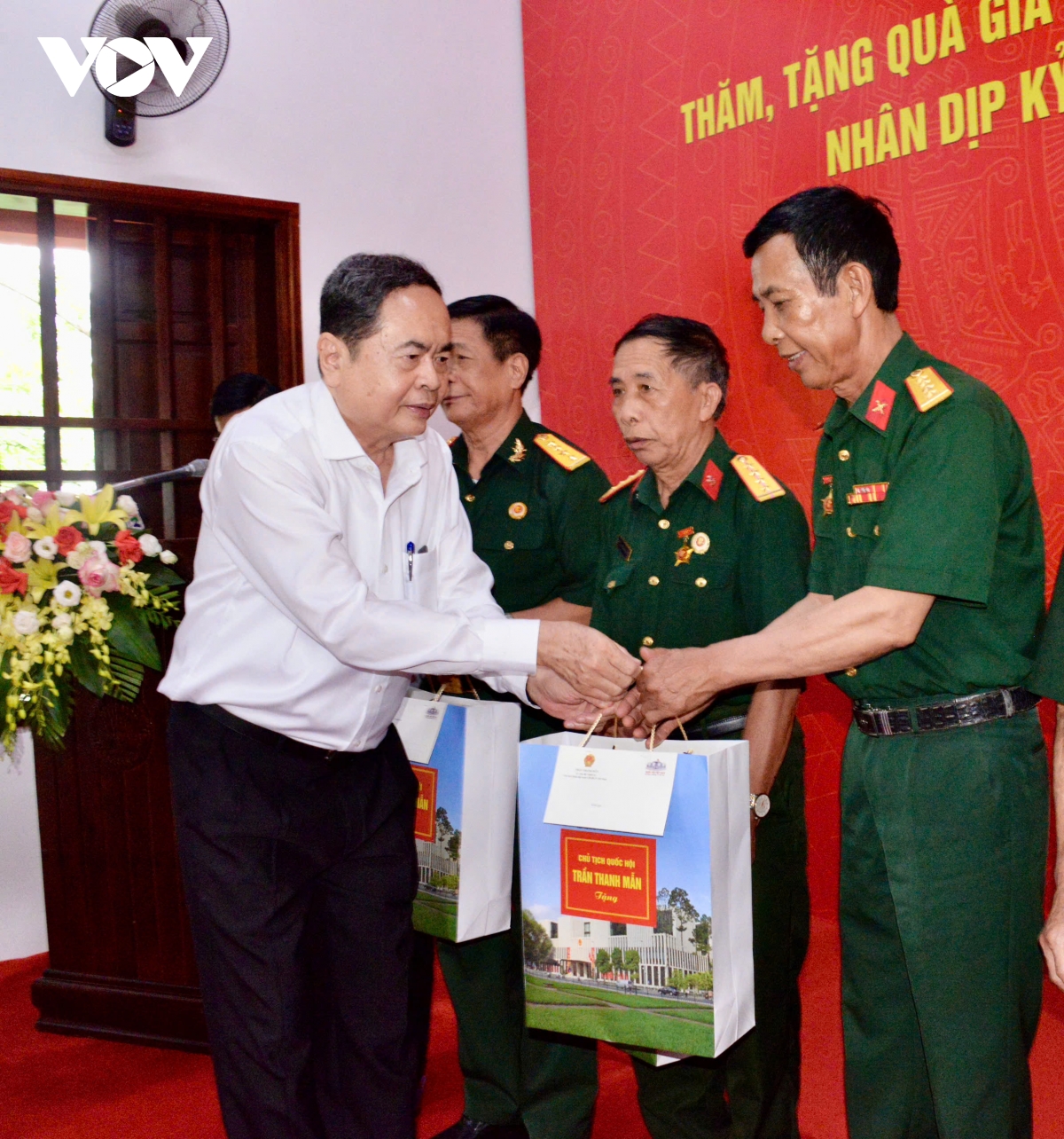 chủ tịch quốc hội thăm, tặng quà cho thương bệnh binh tại tỉnh thái nguyên hình ảnh 1 chu tich quoc hoi tham, tang qua cho thuong benh binh tai tinh thai nguyen hinh anh 1