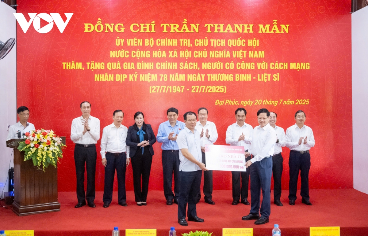 chủ tịch quốc hội thăm, tặng quà cho thương bệnh binh tại tỉnh thái nguyên hình ảnh 4 chu tich quoc hoi tham, tang qua cho thuong benh binh tai tinh thai nguyen hinh anh 4