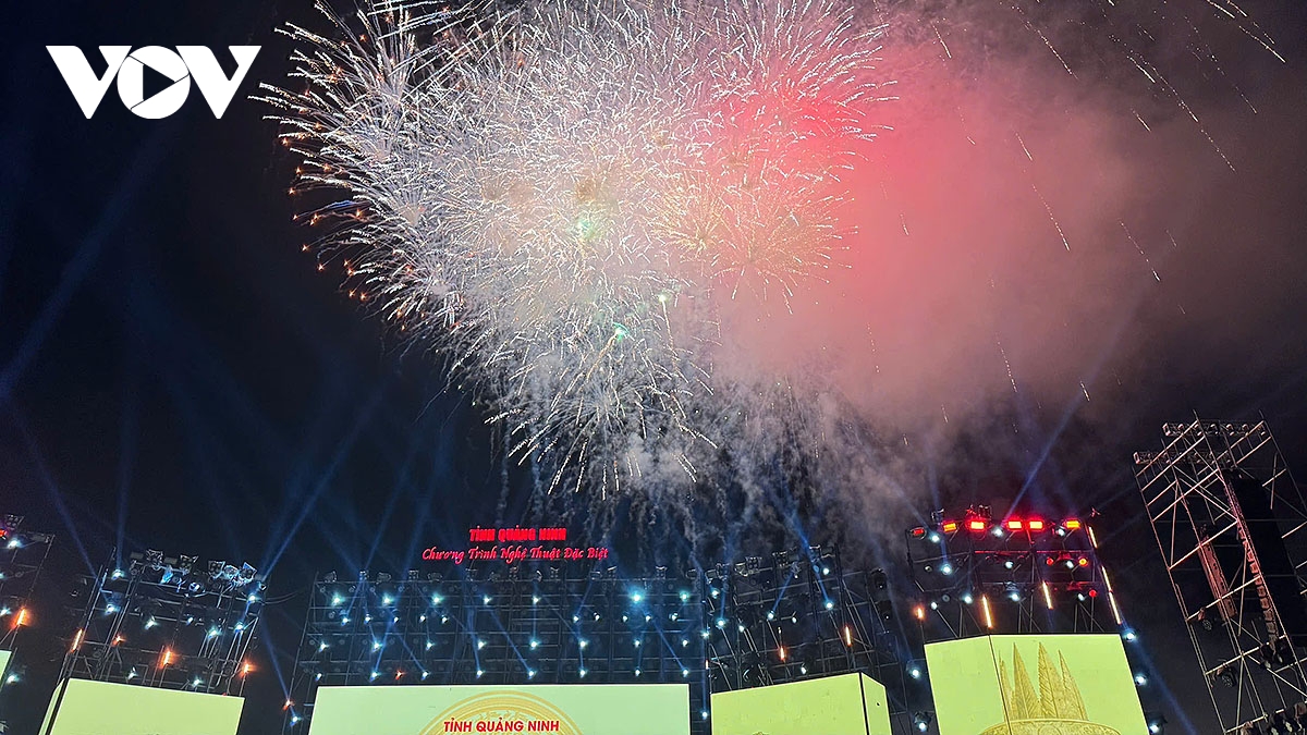 quảng ninh tổ chức bắn pháo hoa thường xuyên để thu hút du khách hình ảnh 1 quang ninh to chuc ban phao hoa thuong xuyen de thu hut du khach hinh anh 1