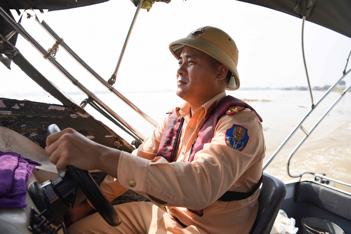 csgt duong thuy bac ninh phoi hop xu ly nan khai thac, van chuyen cat trai phep hinh anh 5