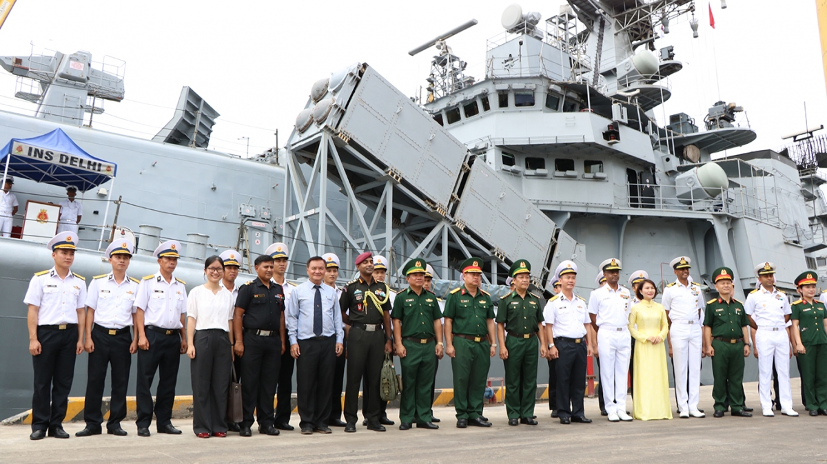 Doi tau hai quan An Do tham Da nang hinh anh 5