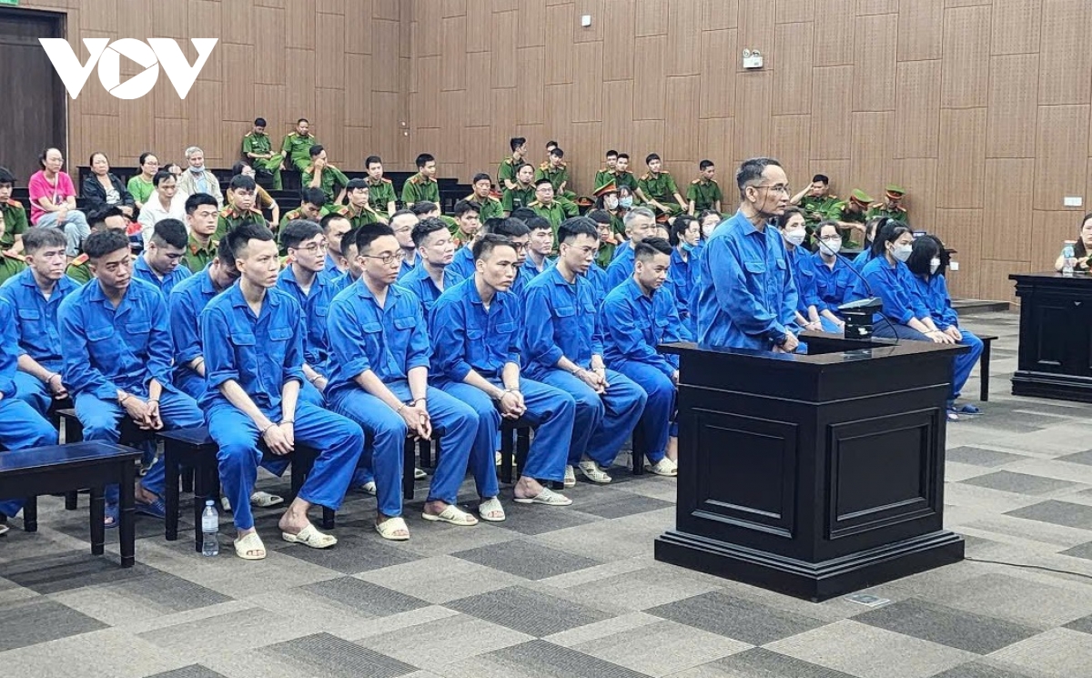 xét xử 47 bị cáo đòi nợ bằng cách ghép ảnh khoả thân tung lên mạng xã hội hình ảnh 1 xet xu 47 bi cao doi no bang cach ghep anh khoa than tung len mang xa hoi hinh anh 1