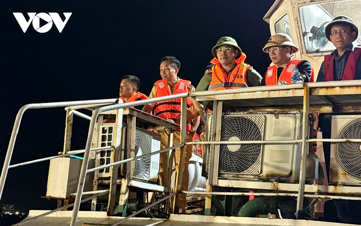 vụ lật tàu trên vịnh hạ long 35 nạn nhân đã được bàn giao, tiếp tục tìm kiếm người mất tích hình ảnh 3 vu lat tau tren vinh ha long 35 nan nhan da duoc ban giao, tiep tuc tim kiem nguoi mat tich hinh anh 3