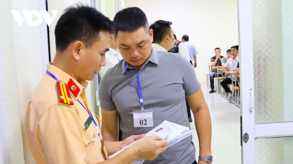 kiểm soát chặt việc thi bằng lái xe giúp xây dựng văn hóa giao thông an toàn hình ảnh 1 kiem soat chat viec thi bang lai xe giup xay dung van hoa giao thong an toan hinh anh 1