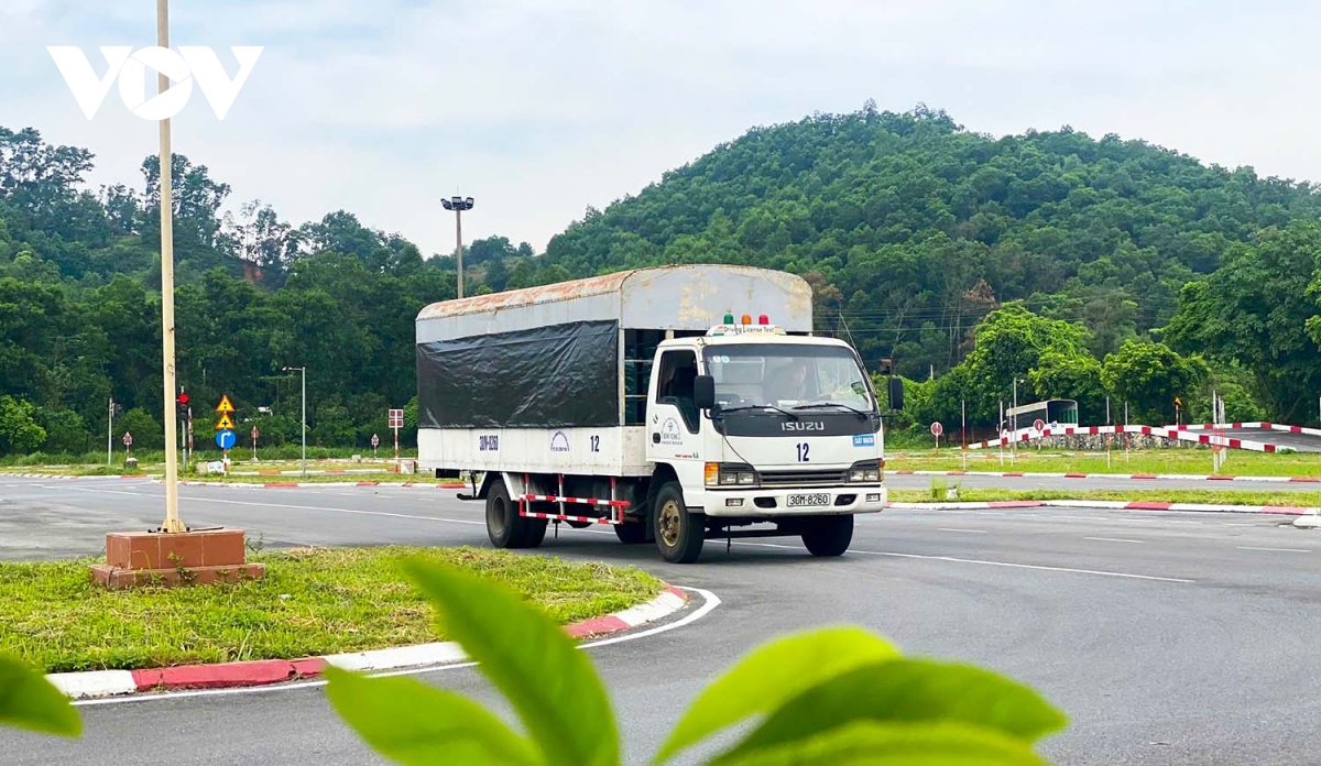 kiểm soát chặt việc thi bằng lái xe giúp xây dựng văn hóa giao thông an toàn hình ảnh 12 kiem soat chat viec thi bang lai xe giup xay dung van hoa giao thong an toan hinh anh 12