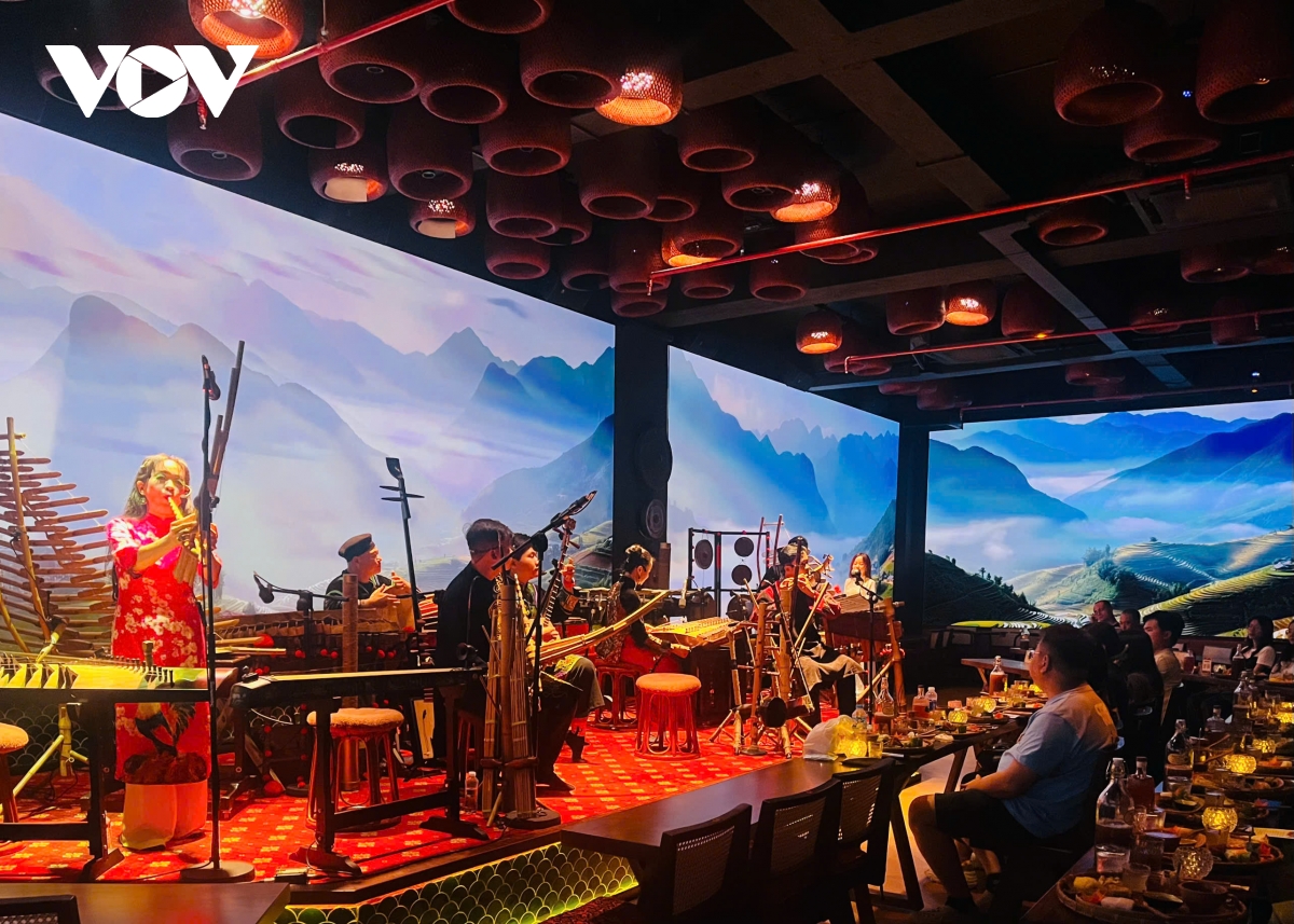 nhieu tai nguyen de phat trien san pham du lich dem o tp.hcm hinh anh 2