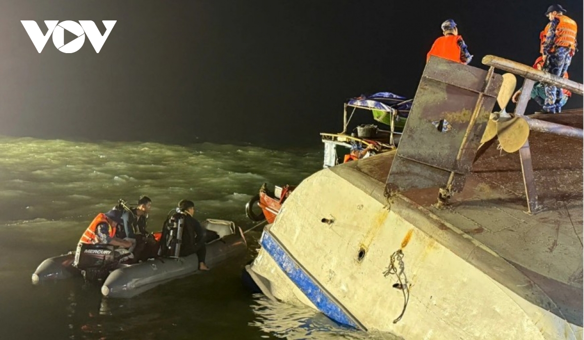 ha long boat capsizing 35 confirmed dead, 10 rescued as sunken vessel recovered picture 1